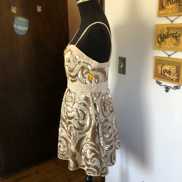 Cream & rose gold sequin dress - Picture 3 of 12